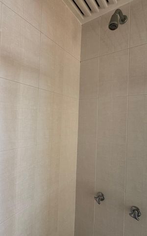 Apartamento à venda com 270m², 3 quartos e 3 vagas Apartamento à venda com 270m², 3 quartos e 3 vagasÁrea de Serviço - Quarto