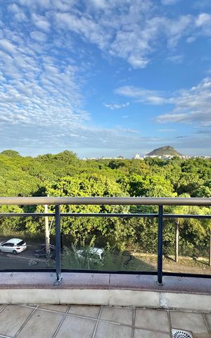 Apartamento à venda com 270m², 3 quartos e 3 vagas Apartamento à venda com 270m², 3 quartos e 3 vagasVaranda / Terraço
