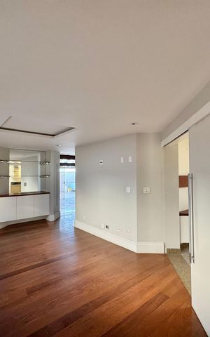 Apartamento à venda com 270m², 3 quartos e 3 vagas Apartamento à venda com 270m², 3 quartos e 3 vagasSala