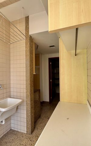 Apartamento à venda com 270m², 3 quartos e 3 vagas Apartamento à venda com 270m², 3 quartos e 3 vagasÁrea de Serviço