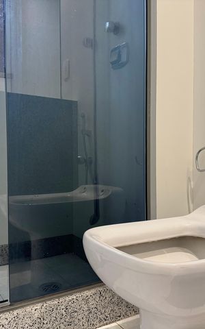 Apartamento à venda com 270m², 3 quartos e 3 vagas Apartamento à venda com 270m², 3 quartos e 3 vagasBanheiro Social