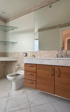 Apartamento à venda com 270m², 3 quartos e 3 vagas Apartamento à venda com 270m², 3 quartos e 3 vagasSuíte 2 - Banheiro