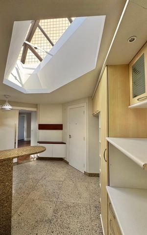 Apartamento à venda com 270m², 3 quartos e 3 vagas Apartamento à venda com 270m², 3 quartos e 3 vagasÁrea de Serviço - Quarto