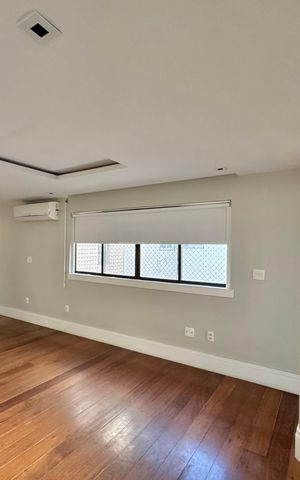 Apartamento à venda com 270m², 3 quartos e 3 vagas Apartamento à venda com 270m², 3 quartos e 3 vagasSala