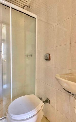 Apartamento à venda com 270m², 3 quartos e 3 vagas Apartamento à venda com 270m², 3 quartos e 3 vagasÁrea de Serviço - Quarto