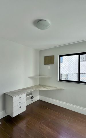 Apartamento à venda com 270m², 3 quartos e 3 vagas Apartamento à venda com 270m², 3 quartos e 3 vagasSuíte 1