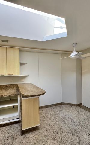 Apartamento à venda com 270m², 3 quartos e 3 vagas Apartamento à venda com 270m², 3 quartos e 3 vagasCozinha