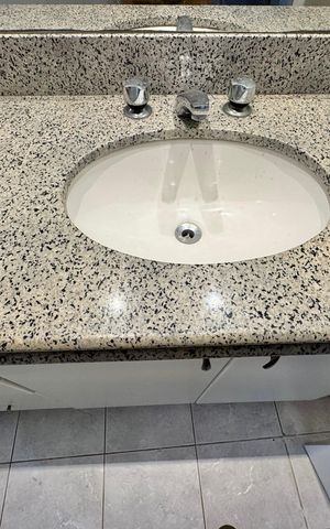 Apartamento à venda com 270m², 3 quartos e 3 vagas Apartamento à venda com 270m², 3 quartos e 3 vagasBanheiro Social