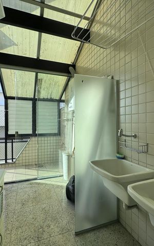 Apartamento à venda com 270m², 3 quartos e 3 vagas Apartamento à venda com 270m², 3 quartos e 3 vagasÁrea de Serviço