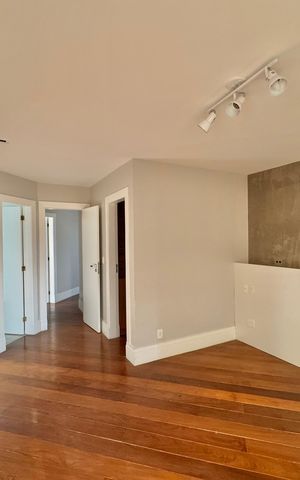 Apartamento à venda com 270m², 3 quartos e 3 vagas Apartamento à venda com 270m², 3 quartos e 3 vagasSuíte 2