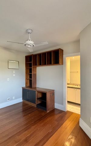 Apartamento à venda com 270m², 3 quartos e 3 vagas Apartamento à venda com 270m², 3 quartos e 3 vagasQuarto