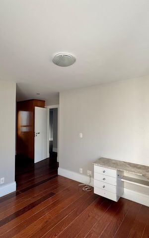 Apartamento à venda com 270m², 3 quartos e 3 vagas Apartamento à venda com 270m², 3 quartos e 3 vagasSuíte 1