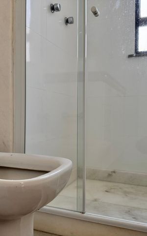 Apartamento à venda com 270m², 3 quartos e 3 vagas Apartamento à venda com 270m², 3 quartos e 3 vagasSuíte 1 - Banheiro