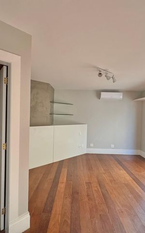 Apartamento à venda com 270m², 3 quartos e 3 vagas Apartamento à venda com 270m², 3 quartos e 3 vagasSuíte 2