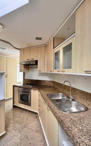 Apartamento à venda com 270m², 3 quartos e 3 vagas Apartamento à venda com 270m², 3 quartos e 3 vagasCozinha