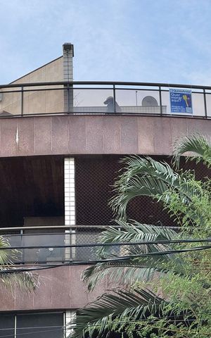 Apartamento à venda com 270m², 3 quartos e 3 vagas Apartamento à venda com 270m², 3 quartos e 3 vagasPlaquinha Quinto Andar