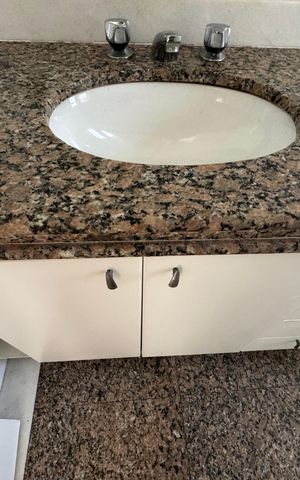 Apartamento à venda com 270m², 3 quartos e 3 vagas Apartamento à venda com 270m², 3 quartos e 3 vagasSuíte 1 - Banheiro
