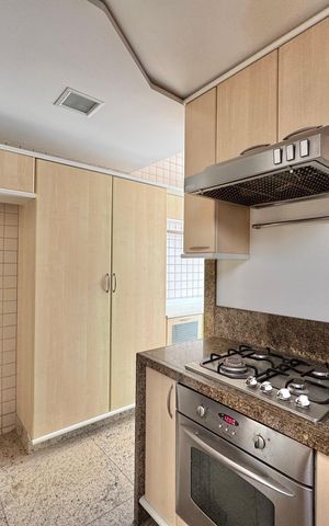 Apartamento à venda com 270m², 3 quartos e 3 vagas Apartamento à venda com 270m², 3 quartos e 3 vagasCozinha