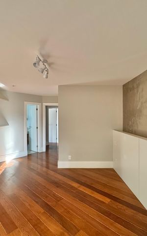 Apartamento à venda com 270m², 3 quartos e 3 vagas Apartamento à venda com 270m², 3 quartos e 3 vagasSuíte 2