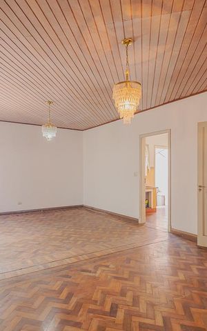 Casa à venda com 600m², 4 quartos e 1 vagaCasa 1 - Sala