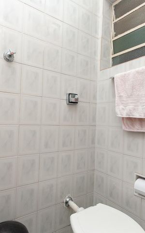 Casa à venda com 279m², 3 quartos e sem vaga Casa à venda com 279m², 3 quartos e sem vagaBanheiro de Serviço