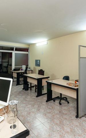 Casa à venda com 279m², 3 quartos e sem vaga Casa à venda com 279m², 3 quartos e sem vagaSala