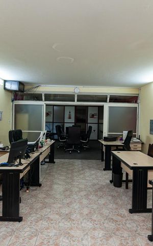 Casa à venda com 279m², 3 quartos e sem vaga Casa à venda com 279m², 3 quartos e sem vagaSala