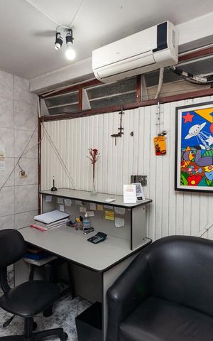 Casa à venda com 279m², 3 quartos e sem vaga Casa à venda com 279m², 3 quartos e sem vagaGaragem