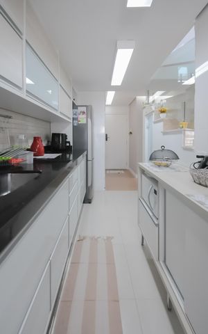 Apartamento para alugar com 171m², 4 quartos e 2 vagas Apartamento para alugar com 171m², 4 quartos e 2 vagasCozinha
