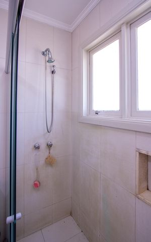 Casa de condomínio para alugar com 600m², 4 quartos e 3 vagas Casa de condomínio para alugar com 600m², 4 quartos e 3 vagasBanheiro da Suíte 3