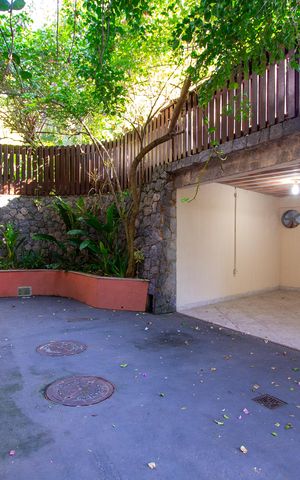 Casa de condomínio para alugar com 600m², 4 quartos e 3 vagas Casa de condomínio para alugar com 600m², 4 quartos e 3 vagasGaragem