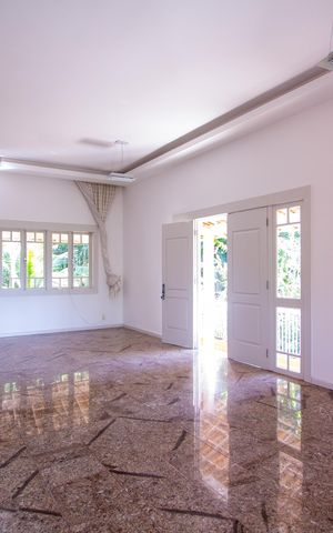 Casa de condomínio para alugar com 600m², 4 quartos e 3 vagas Casa de condomínio para alugar com 600m², 4 quartos e 3 vagasSala
