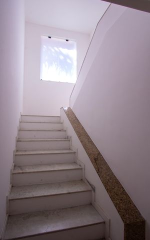 Casa de condomínio para alugar com 600m², 4 quartos e 3 vagas Casa de condomínio para alugar com 600m², 4 quartos e 3 vagasEscada