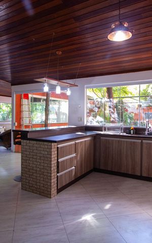 Casa de condomínio para alugar com 600m², 4 quartos e 3 vagas Casa de condomínio para alugar com 600m², 4 quartos e 3 vagasCozinha 2
