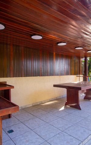 Casa de condomínio para alugar com 600m², 4 quartos e 3 vagas Casa de condomínio para alugar com 600m², 4 quartos e 3 vagasQuintal
