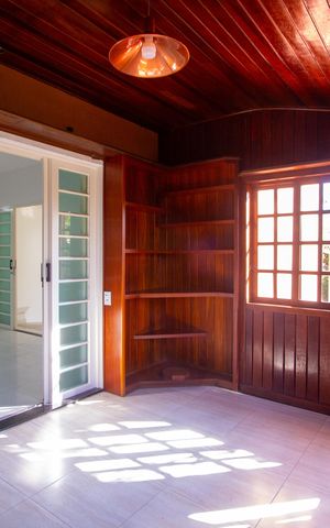 Casa de condomínio para alugar com 600m², 4 quartos e 3 vagas Casa de condomínio para alugar com 600m², 4 quartos e 3 vagasVaranda