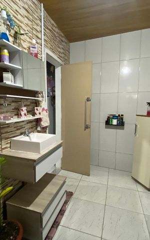 Casa à venda com 136m², 8 quartos e 3 vagasBanheiro 4