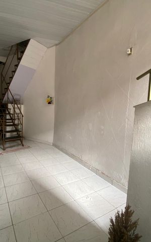 Casa à venda com 136m², 8 quartos e 3 vagasSala 4