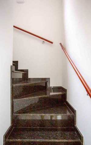 Casa à venda com 183m², 3 quartos e 4 vagasEscada