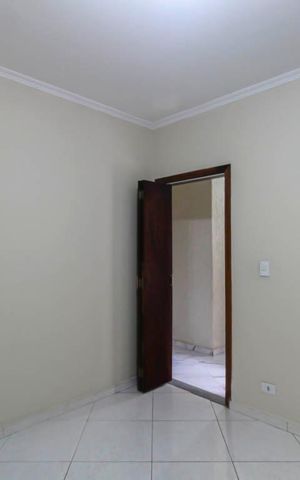 Casa à venda com 200m², 4 quartos e 4 vagas Casa à venda com 200m², 4 quartos e 4 vagasQuarto 2