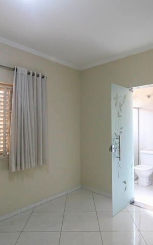 Casa à venda com 200m², 4 quartos e 4 vagas Casa à venda com 200m², 4 quartos e 4 vagasSuite