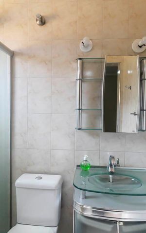 Casa à venda com 200m², 4 quartos e 4 vagas Casa à venda com 200m², 4 quartos e 4 vagasBanheiro da Suíte