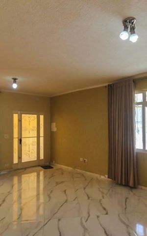 Casa à venda com 200m², 4 quartos e 4 vagas Casa à venda com 200m², 4 quartos e 4 vagasSala