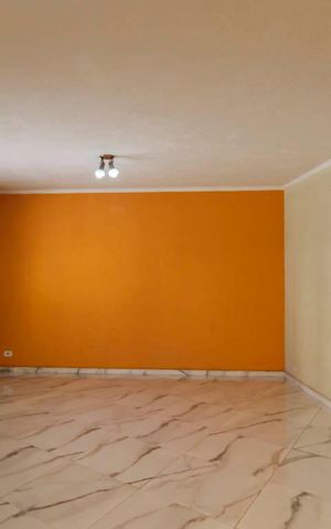 Casa à venda com 200m², 4 quartos e 4 vagas Casa à venda com 200m², 4 quartos e 4 vagasSala