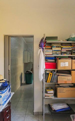 Casa à venda com 200m², 4 quartos e 4 vagas Casa à venda com 200m², 4 quartos e 4 vagasEdícula