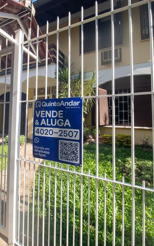 Casa à venda com 260m², 4 quartos e 4 vagas Casa à venda com 260m², 4 quartos e 4 vagasPlaca