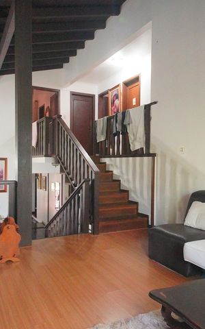 Casa à venda com 307m², 4 quartos e 2 vagasSala de TV