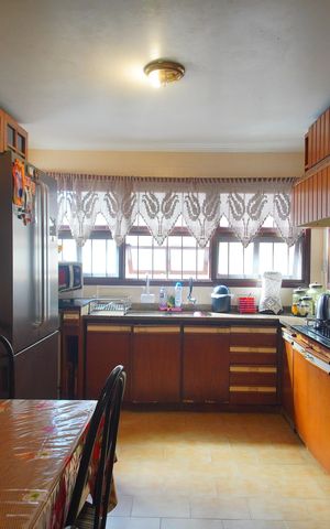 Casa à venda com 307m², 4 quartos e 2 vagasCozinha