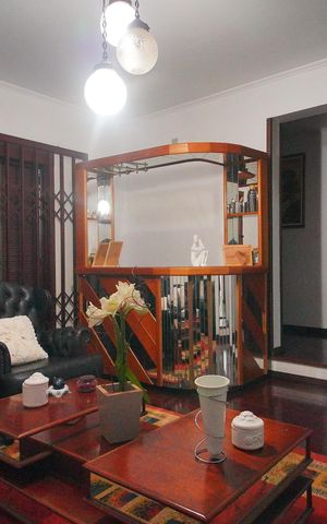 Casa à venda com 307m², 4 quartos e 2 vagasSala