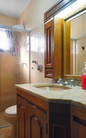 Casa à venda com 307m², 4 quartos e 2 vagasBanheiro 1